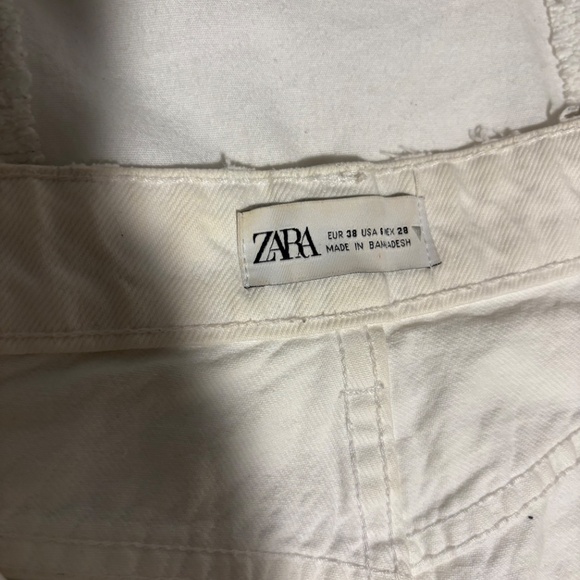 Zara White Denim Cutoff Shorts – Size 28 (EU 38) - Picture 3 of 3